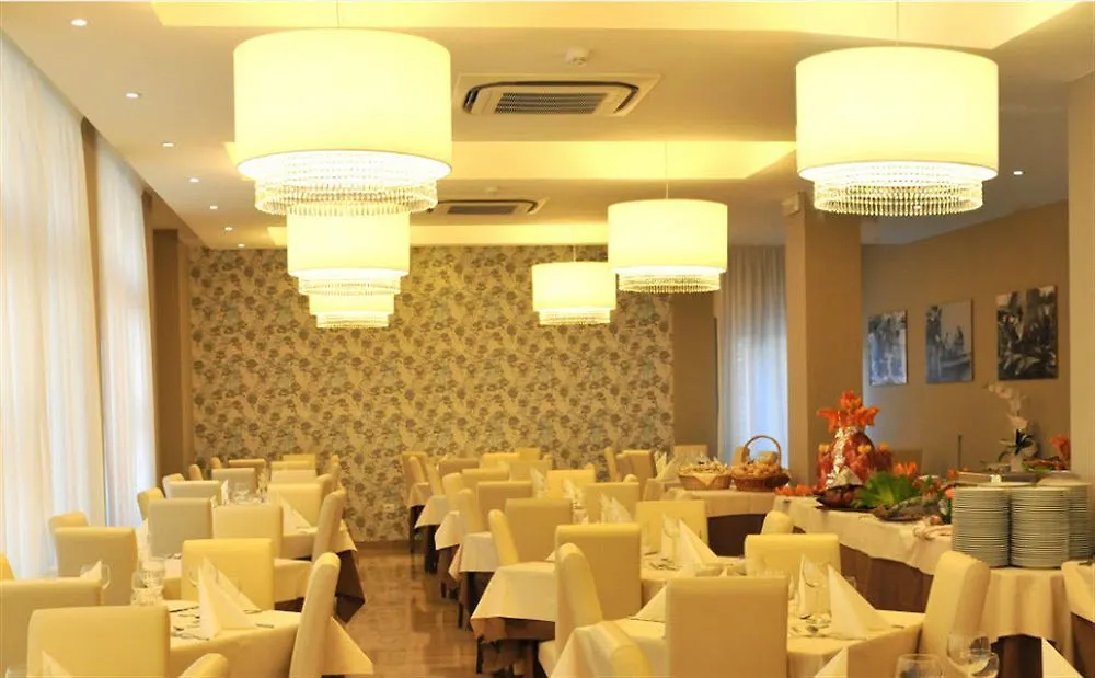 Hotel Lalla Beauty & Relax 체제나티코